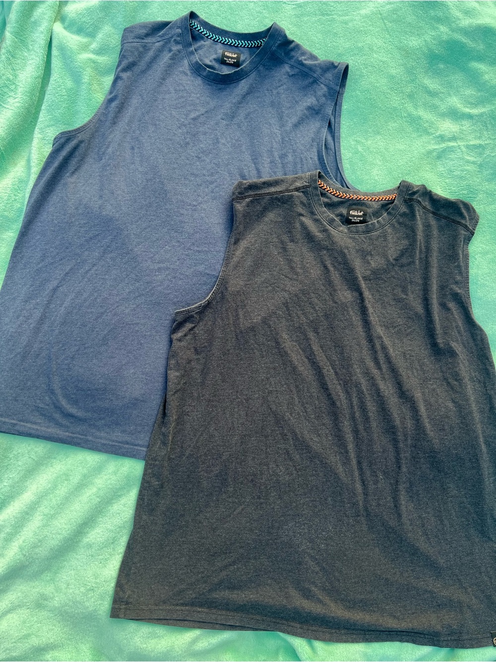 FarWest Men's Solid Muscle Tank Top 2-pack in charcoal and blue